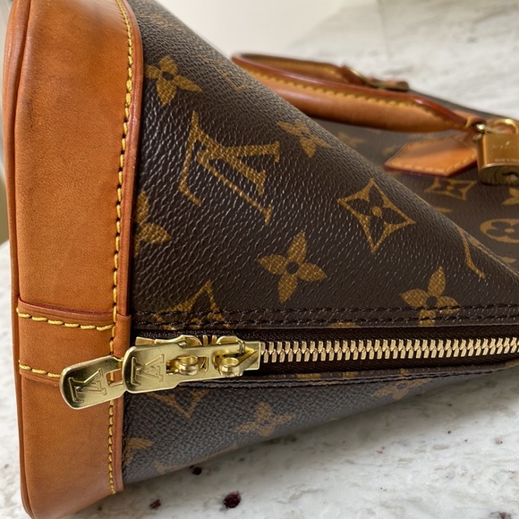 Louis Vuitton Alma - Picture 5 of 15